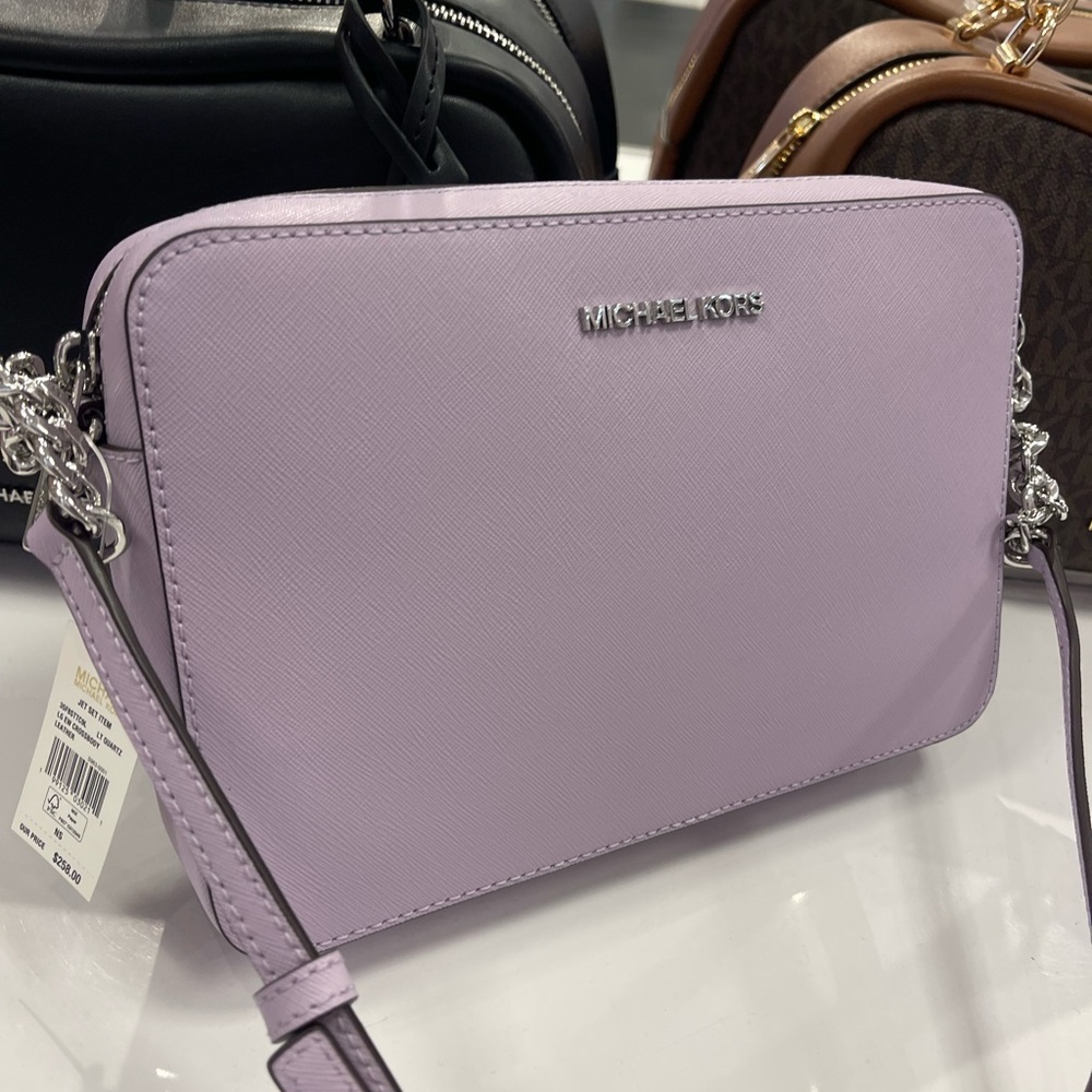 MICHAEL KORS Jet Set Large Saffiano Leather EW Crossbody Bag
Light Quartz
NWT